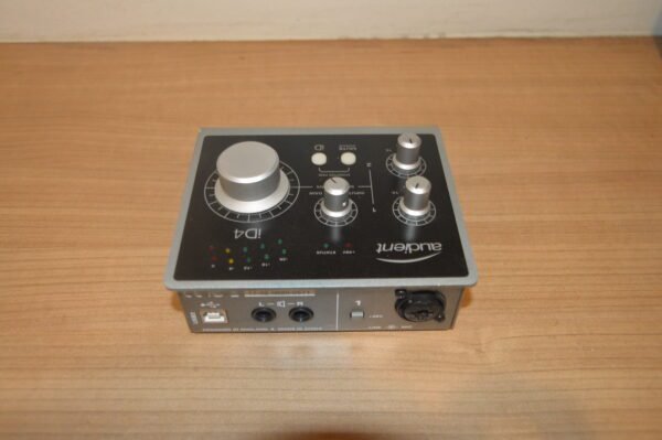 audient id4 audio interfacedsc 0394 scaled