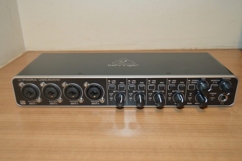 behringer umc404hd audio interfacedsc 0384 scaled