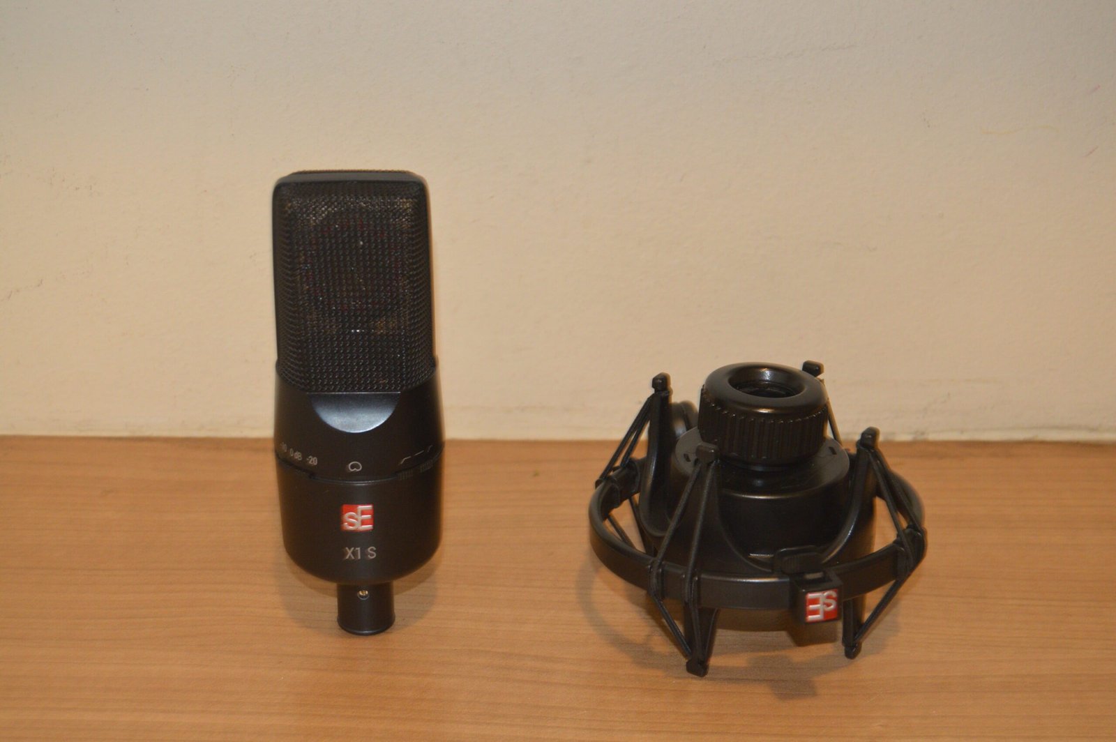 sE Electronics X1S Condenser Microphone With Shock Mount (Pre-Owned) 1 se electronics se x1sdsc 0403 scaled