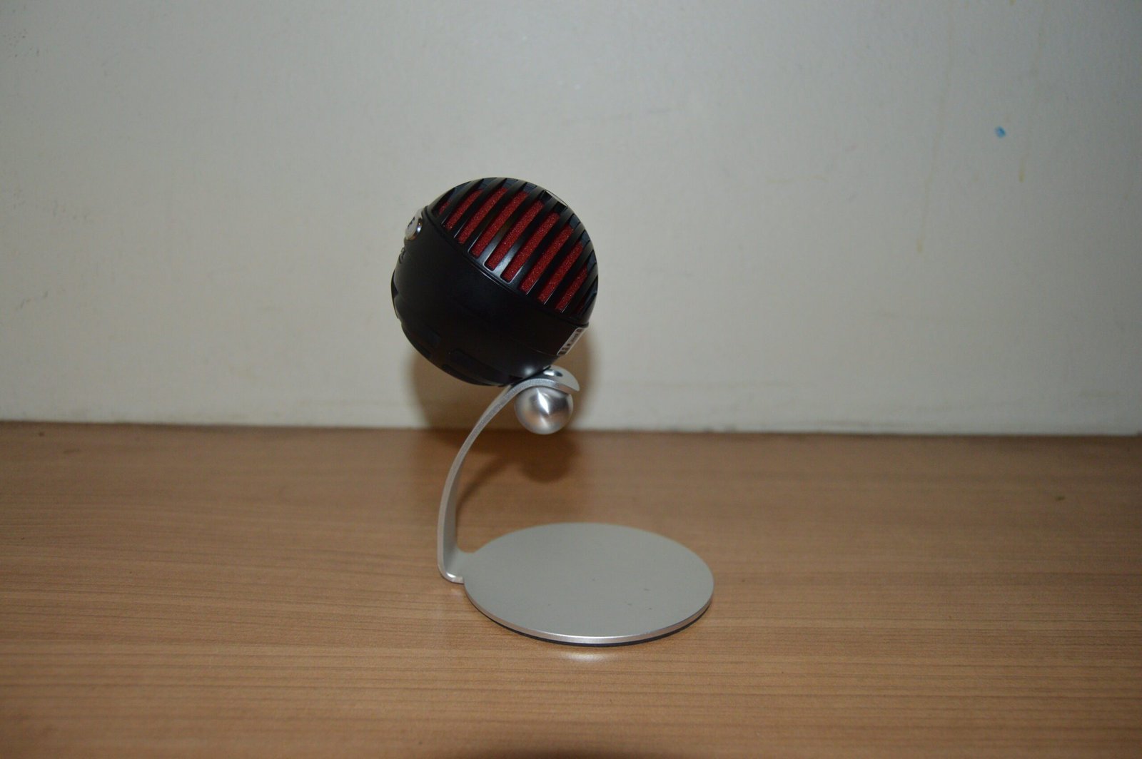 Shure MV5 Digital Condenser Microphone (Pre-Owned) 4 shure mv5 digital condenser microphone reddsc 0320 2 scaled