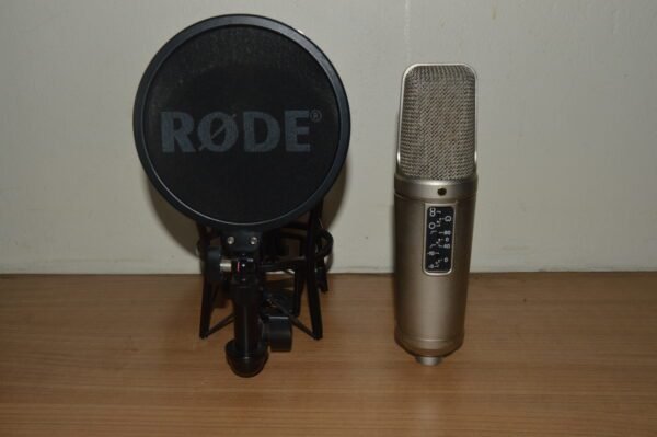 RØDE NT2-A Condenser Microphone + Original Shock Mount (Pre-Owned) 1 rode nt2adsc 0438