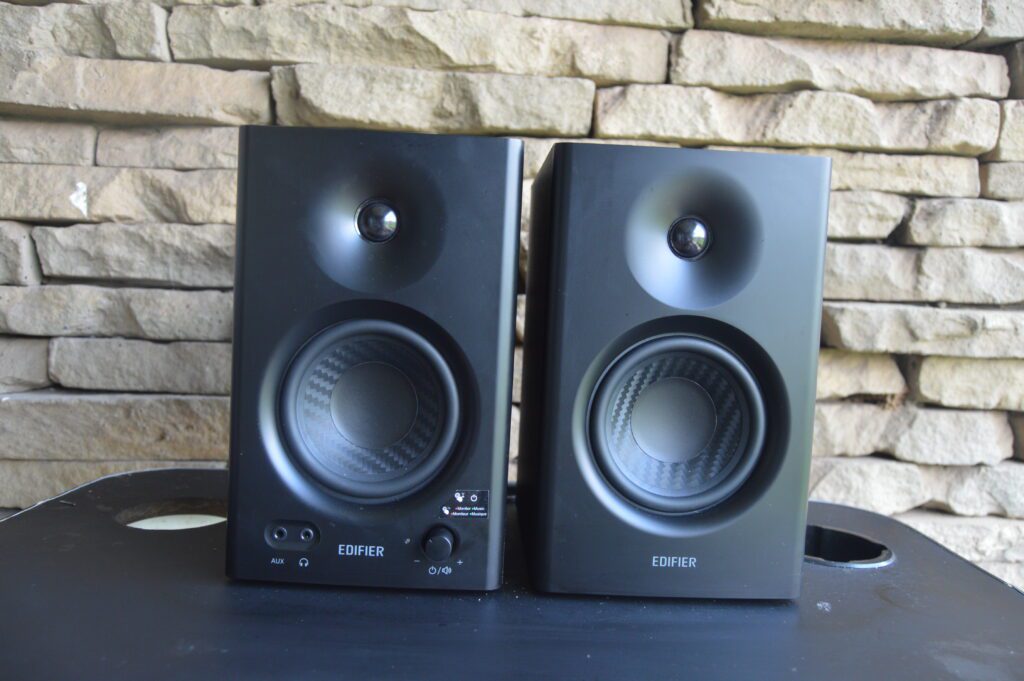 Edifier MR4DSC 0438
