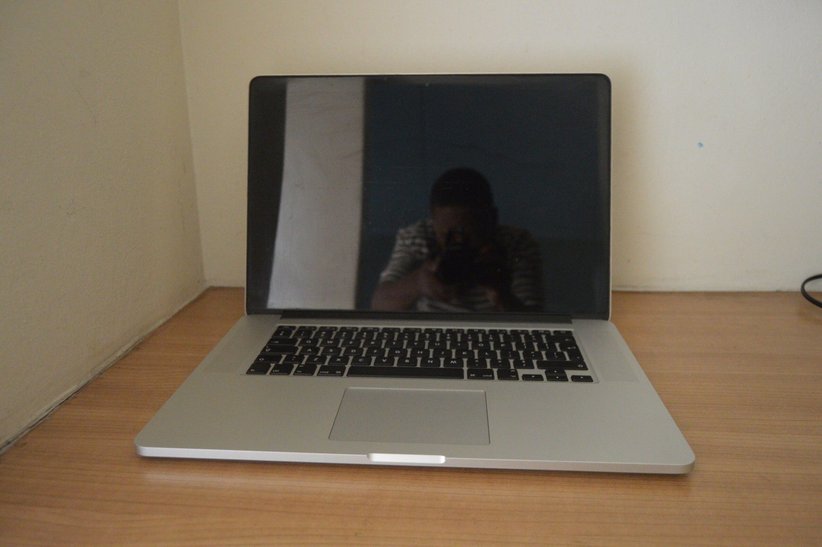 Apple MacBook Pro 15-inch Retina (Mid-2015) – A1398 | Core i7 | 16GB RAM | 256GB SSD 4 Apple MacBook Pro 15-inch Retina (Mid-2015) – A1398 | Core i7 | 16GB RAM | 256GB SSD - Image 4