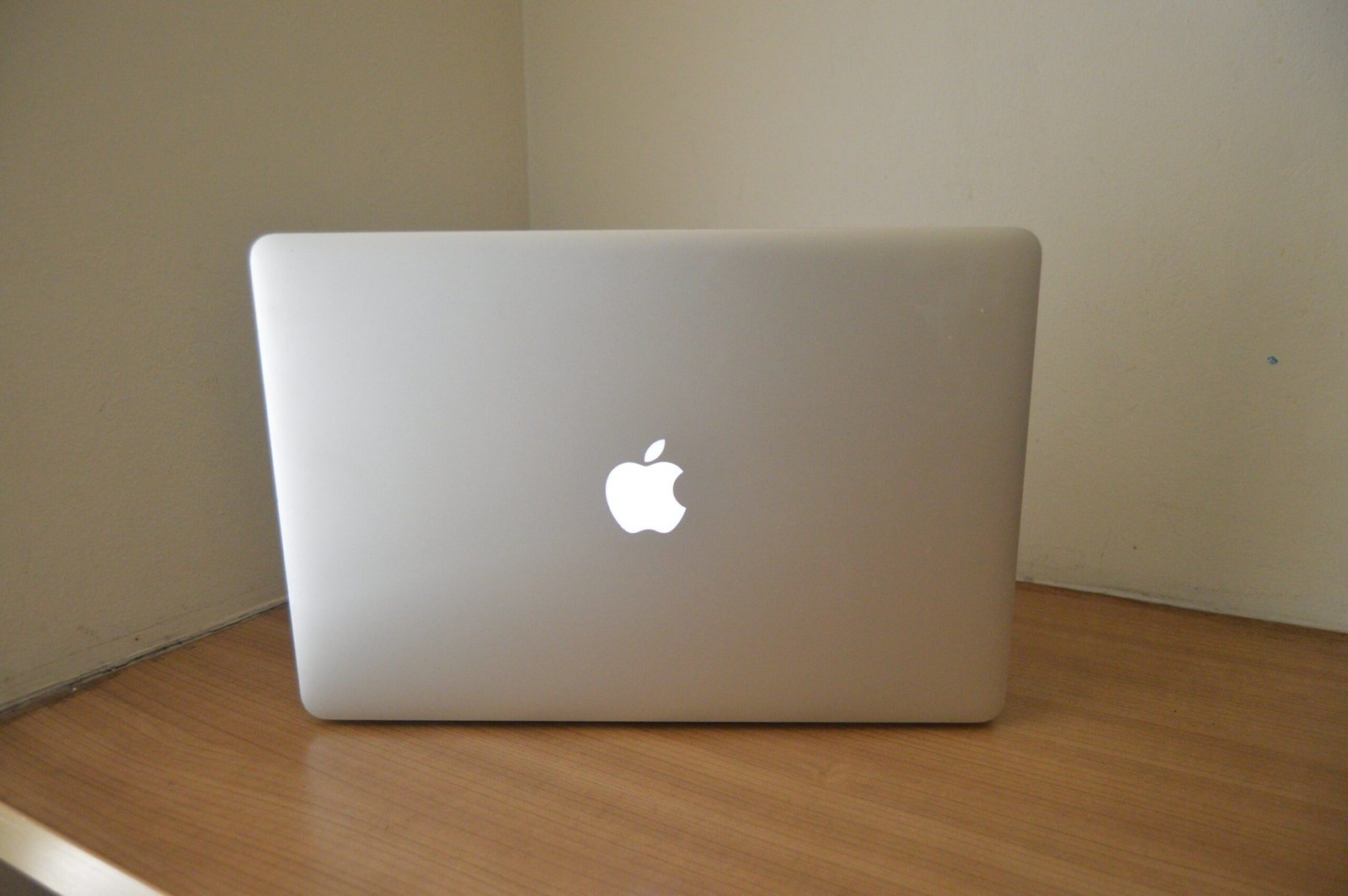 Apple MacBook Pro 15-inch Retina (Mid-2015) – A1398 | Core i7 | 16GB RAM | 256GB SSD 5 Apple MacBook Pro 15-inch Retina (Mid-2015) – A1398 | Core i7 | 16GB RAM | 256GB SSD - Image 5