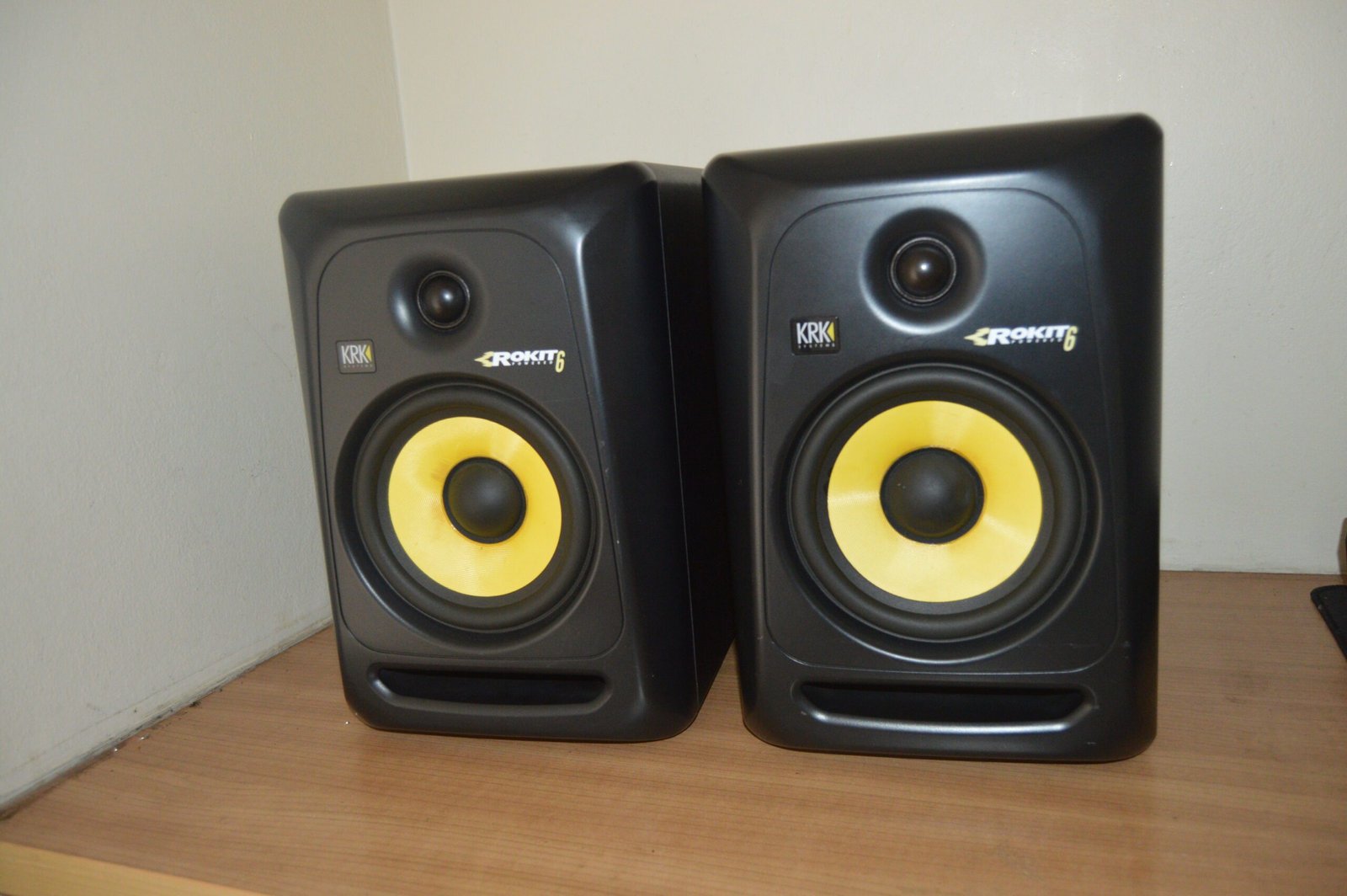 KRK Rokit 6 G3 Studio Monitors (PAIR) - (Pre Owned) 4 KRK Rokit 6 G3 Studio Monitors (PAIR) - (Pre Owned) - Image 4