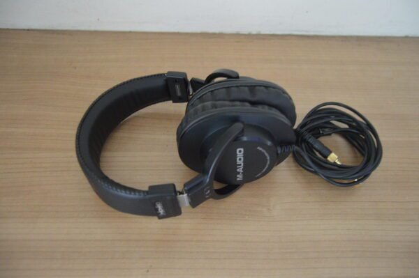 m audio hdh40 studio headphonesdsc 0472
