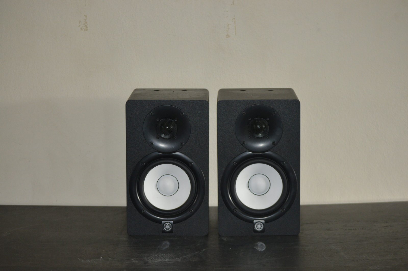 Yamaha HS5I Studio Monitors (Pair) – Used (Clean Condition, Boxed) 2 Yamaha HS5I Studio Monitors (Pair) – Used (Clean Condition, Boxed) - Image 2