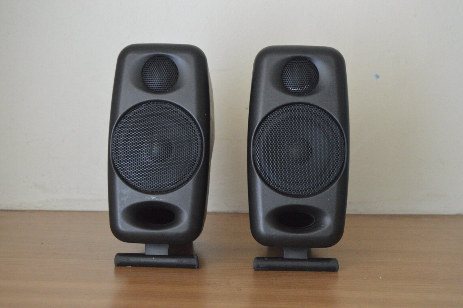IK Multimedia iLoud Micro Monitors – Compact Powered Studio Monitors (Used, Great Condition) 1 IK Multimedia iLoud Micro Monitors – Compact Powered Studio Monitors (Used, Great Condition)