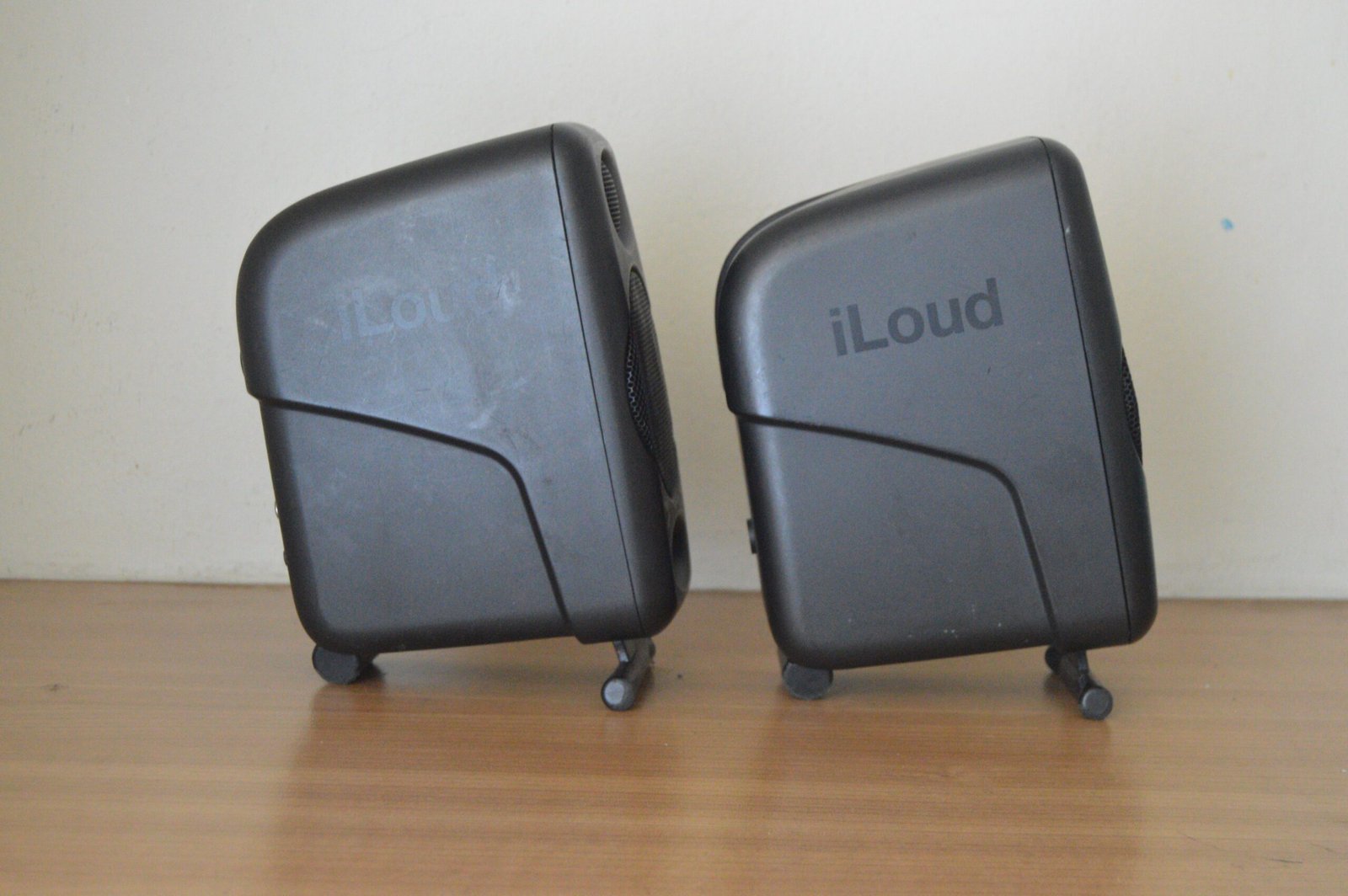 IK Multimedia iLoud Micro Monitors – Compact Powered Studio Monitors (Used, Great Condition) 3 IK Multimedia iLoud Micro Monitors – Compact Powered Studio Monitors (Used, Great Condition) - Image 3