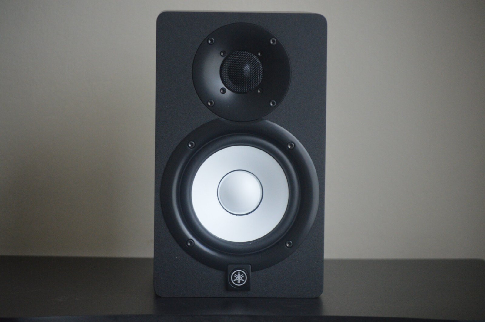 Yamaha HS5 Studio Monitor (Single) – Open Box / Like New 1 Yamaha HS5 Studio Monitor (Single) – Open Box / Like New