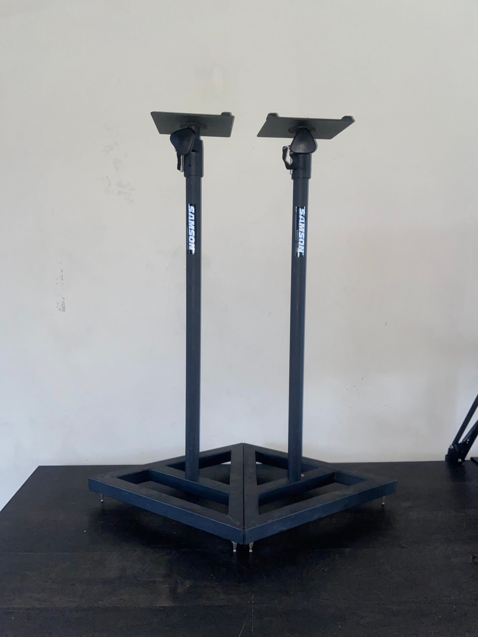 Samson MS200 Studio Monitor Stands – Pair (Used) 1 Samson MS200 Studio Monitor Stands – Pair (Used)